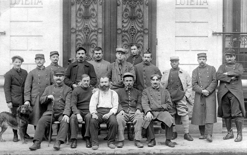 Régiments - CARTE PHOTO MILITAIRE / REGIMENT - SOLDATS Ecrit en 1914